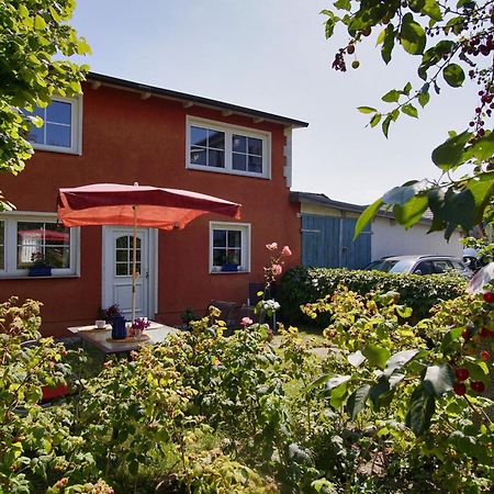 Zentral Aber Ruhig, Terrasse Mit Viel Gruen - Strandnahes Ferienhaus Luki Goehren  Kültér fotó
