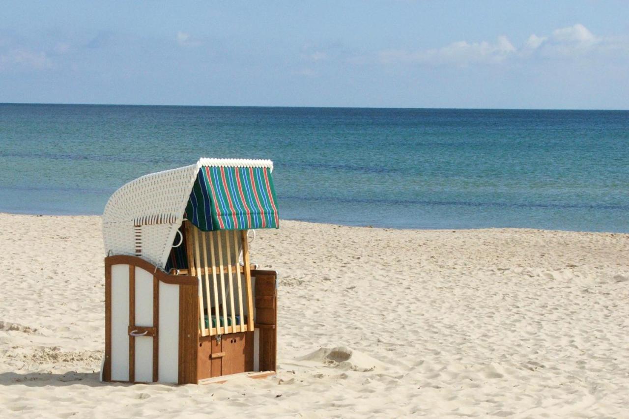 Zentral Aber Ruhig, Terrasse Mit Viel Gruen - Strandnahes Ferienhaus Luki Goehren  Kültér fotó