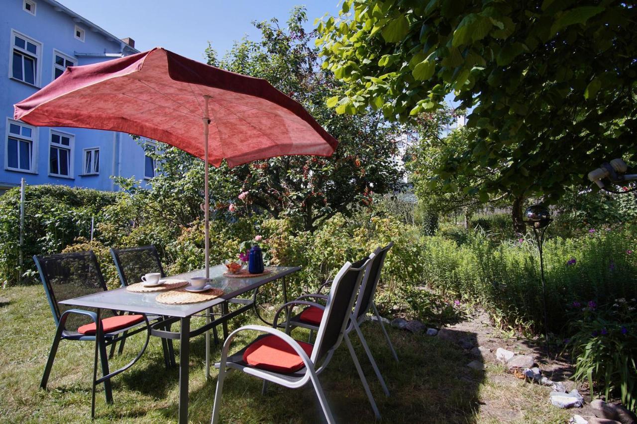 Zentral Aber Ruhig, Terrasse Mit Viel Gruen - Strandnahes Ferienhaus Luki Goehren  Kültér fotó