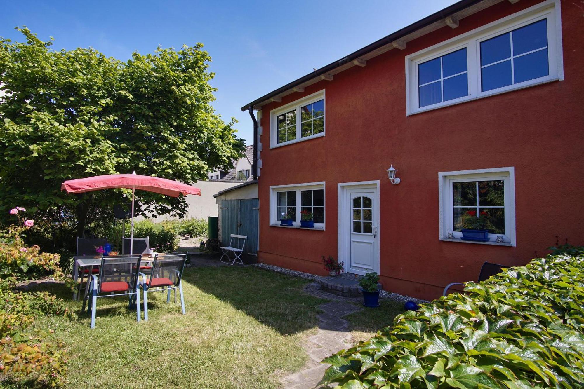 Zentral Aber Ruhig, Terrasse Mit Viel Gruen - Strandnahes Ferienhaus Luki Goehren  Kültér fotó