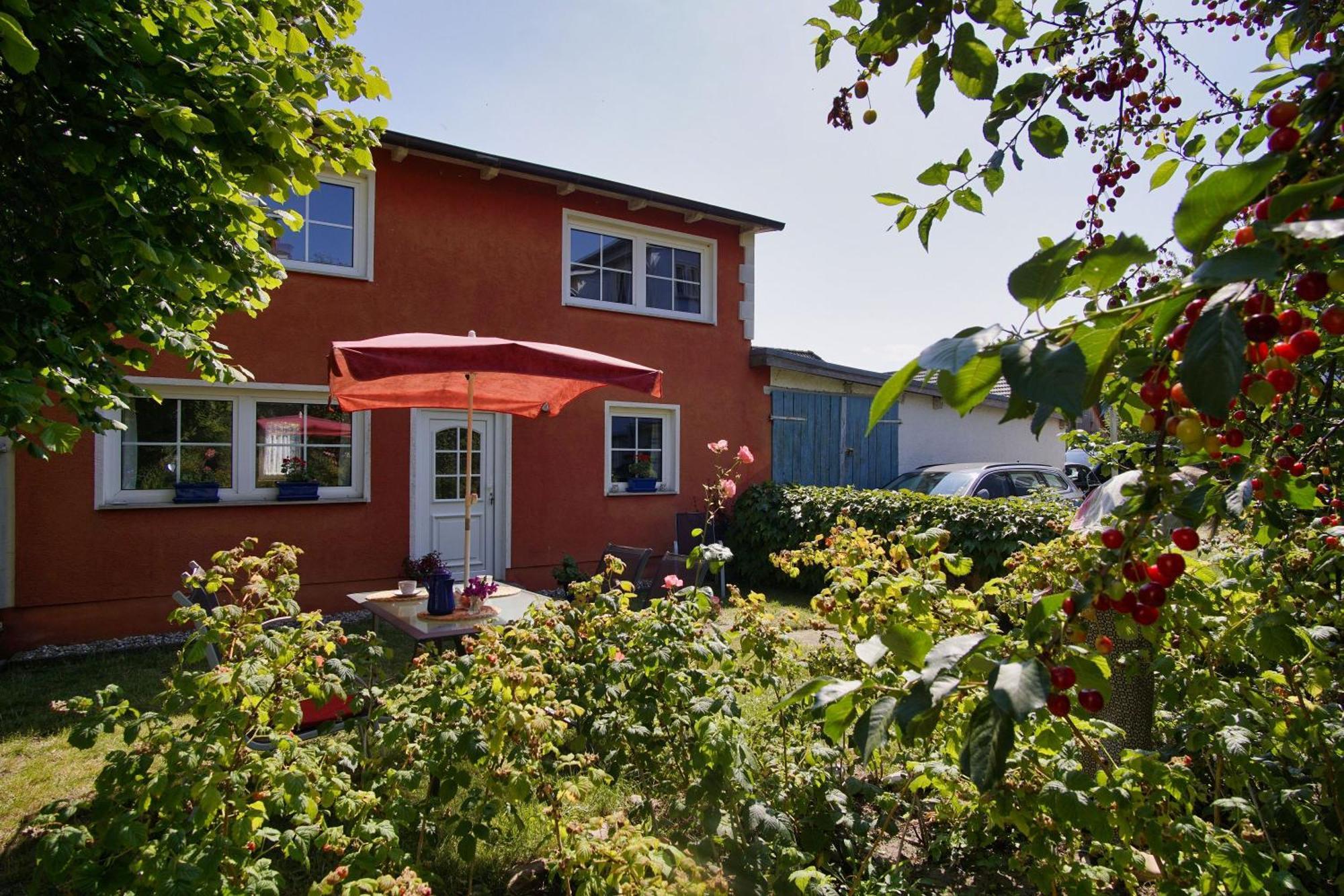 Zentral Aber Ruhig, Terrasse Mit Viel Gruen - Strandnahes Ferienhaus Luki Goehren  Kültér fotó